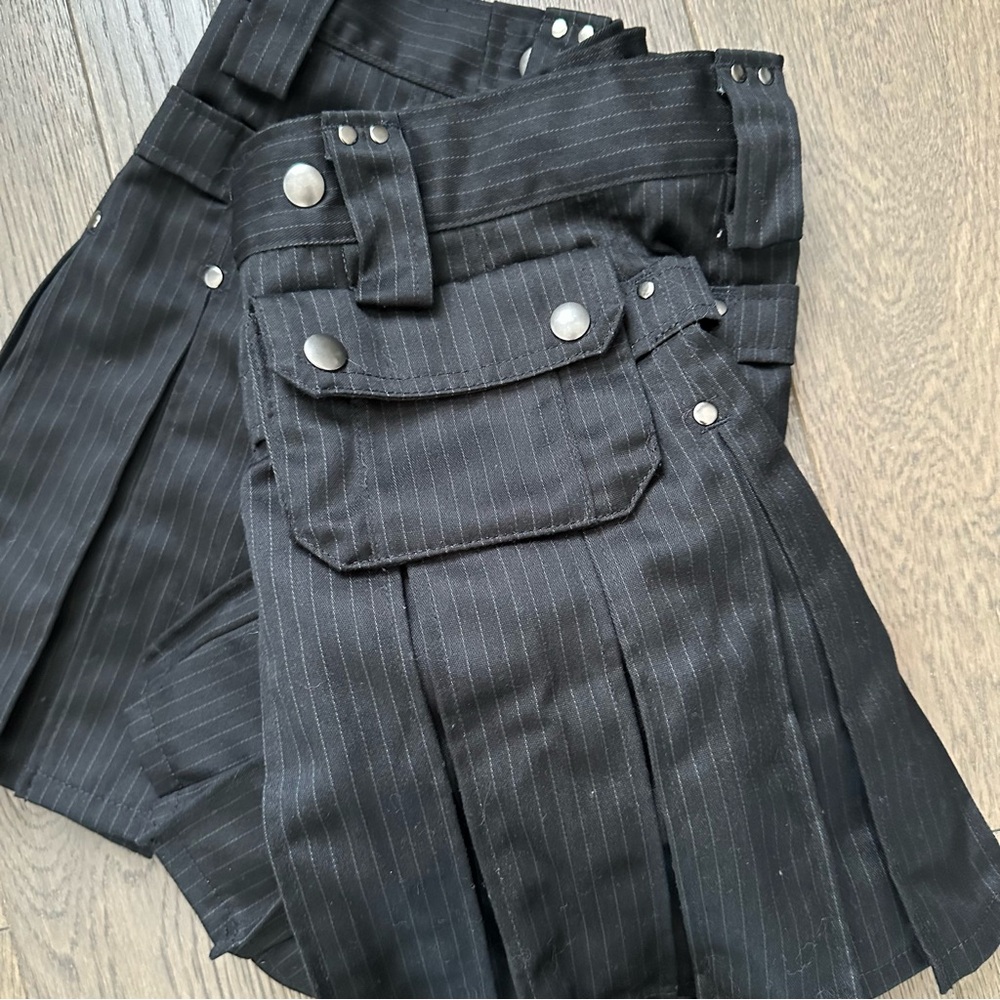 Black Mini striped Kilt Skirt StumpTown Kilts Size Medium Adjustable Waist - Picture 5 of 8